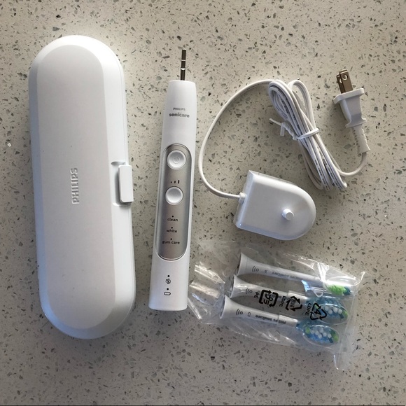 Mở hộp bàn chải điện Philips Sonicare 7000